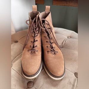 TOMS Frankie Lace up Leather Boot. Women’s Size 8.